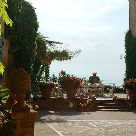 Palazzo Dalla Casapiccola Bed & Breakfast Macerata Bagian luar foto